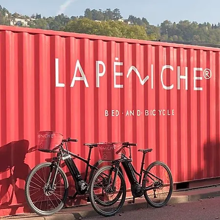 La Peniche - Bed And Bicycle - Vienne Hotell 3*