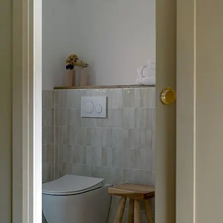 La Peniche - Bed And Bicycle - Vienne Hotell 3*